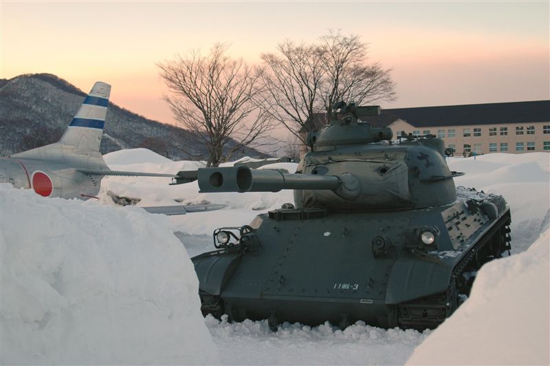 ６１式戦車
「大雪なにするものぞ！」というには年取りすぎ。
真駒内駐屯地
Keywords: 札幌 戦車 ６１式 雪