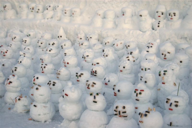 札幌雪祭り
大きな雪祭りで一番小さな雪像
キーワード: 雪像 雪祭り ゆきだるま 真駒内