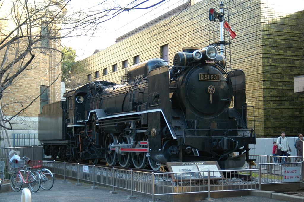 D-51
蒸気機関車の「デーゴーイチ」。かつては国内の交通や輸送の主役だった蒸気機関車（SL)。
